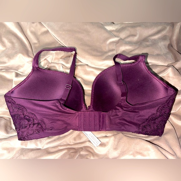 Victoria’s Secret Push Up Bra - 38DD - Picture 2 of 2